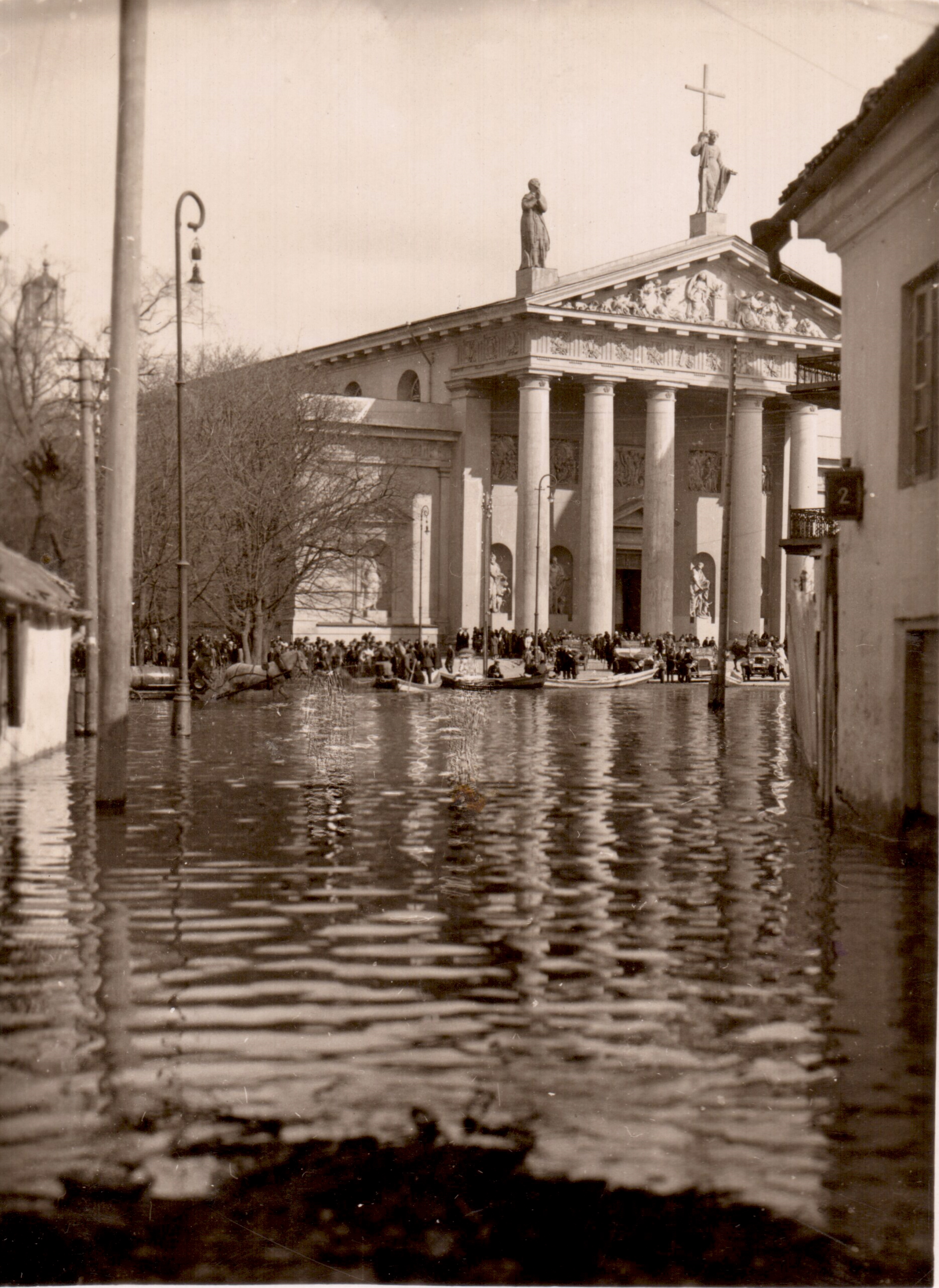 potvynis-vilniuje-atvere-pozemiu-paslaptis-1931-bw.jpg