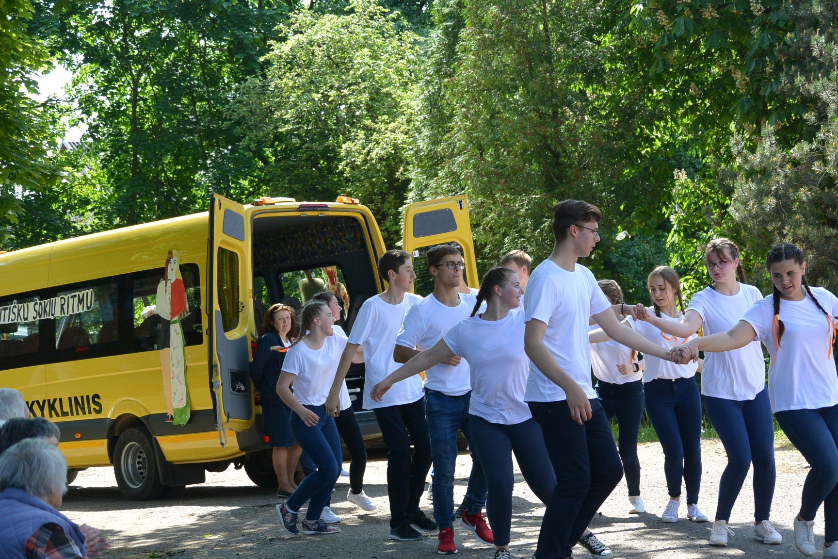 tautiniu-sokiu-autobusiukas.jpg