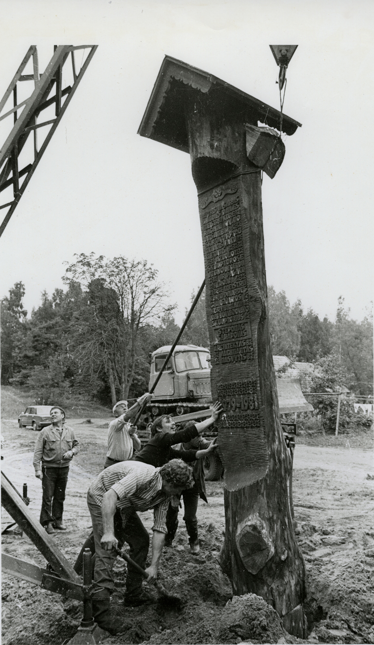 1-neringos-muziejai-archyvas-raganu-kalnas-1981-m.jpg