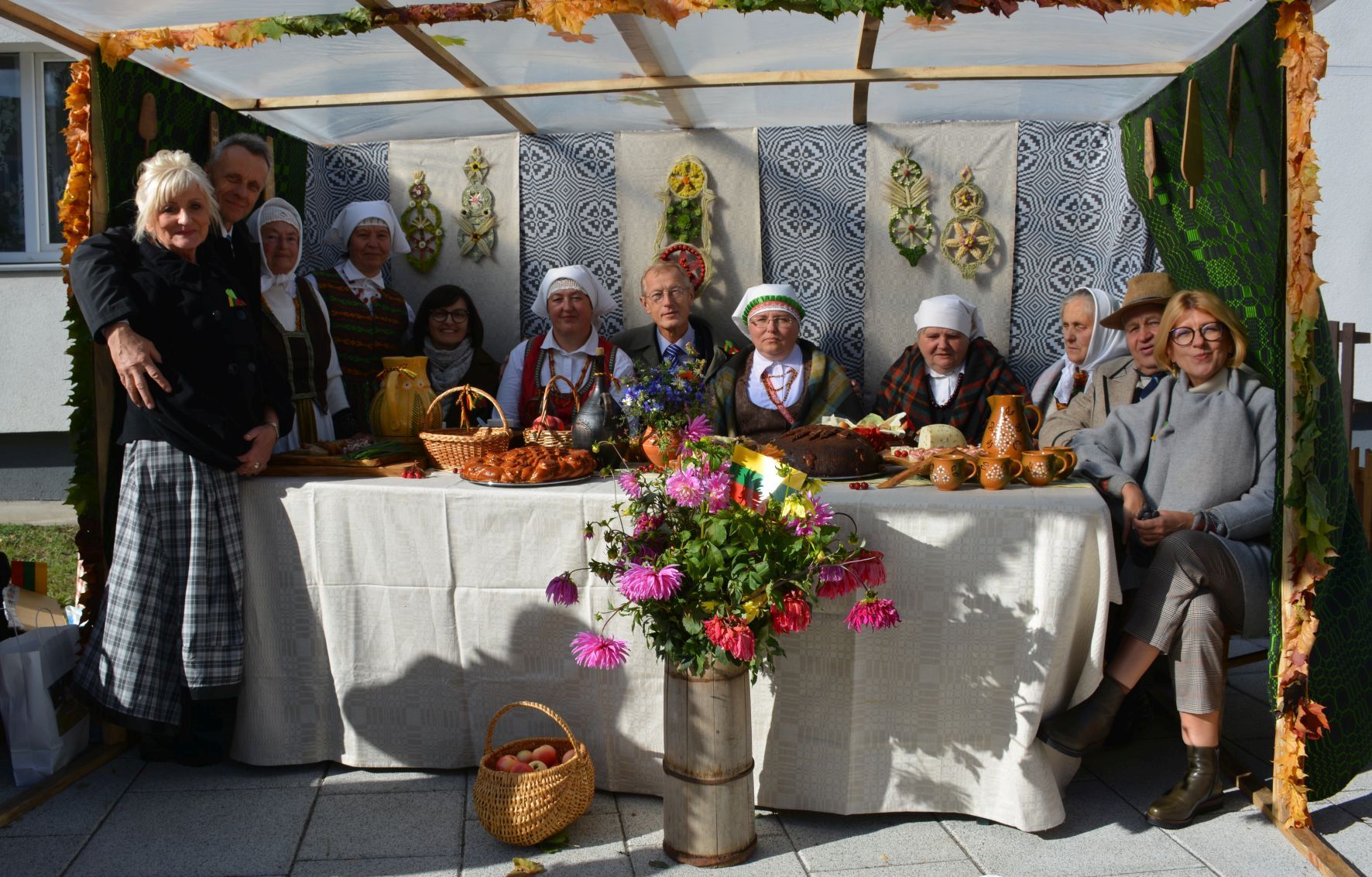 grybu-sventeje-meras-su-jakenu-seniunijos-ansambliu.jpg