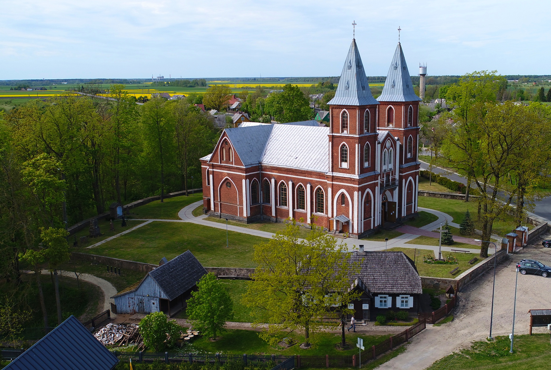 papiles-baznycia-ir-senoji-altarija-dji-0848-crop.jpg