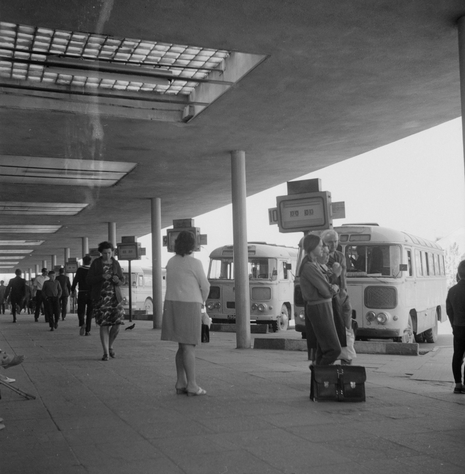 Fot. Povilas Steponavičius. Atobusų stotis, 1971 m.
Autoriaus archyvas