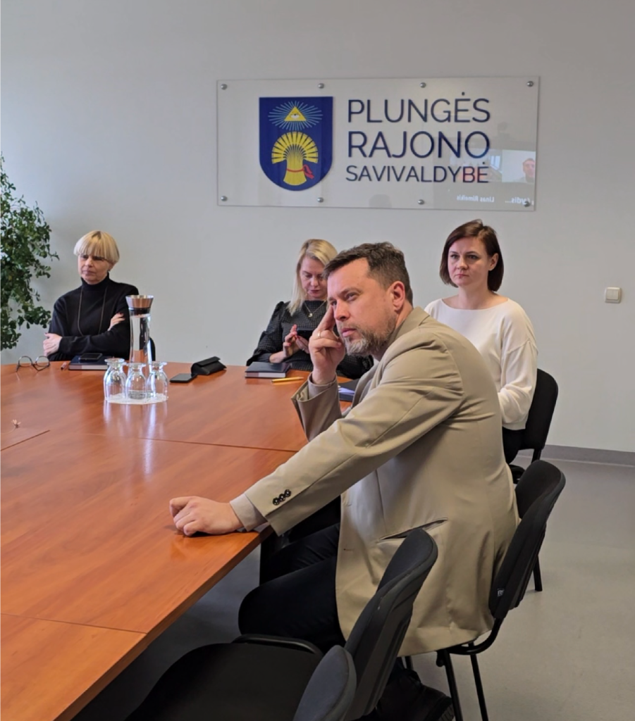 Plungės rajono savivaldybės vicemeras Žydrūnas Purauskis, mero patarėja Anastasija Bojog, Savivaldybės sveikatos koordinatorė Oresta Gerulskienė, Kultūros, turizmo ir viešųjų ryšių skyriaus vyr. specialistė Ingrida Uznevičiūtė. Plungės rajono savivaldybės nuotr.