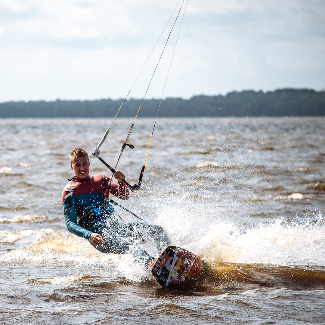 Power_kites_in_R_kyva_A.Stravinskien_.jpg