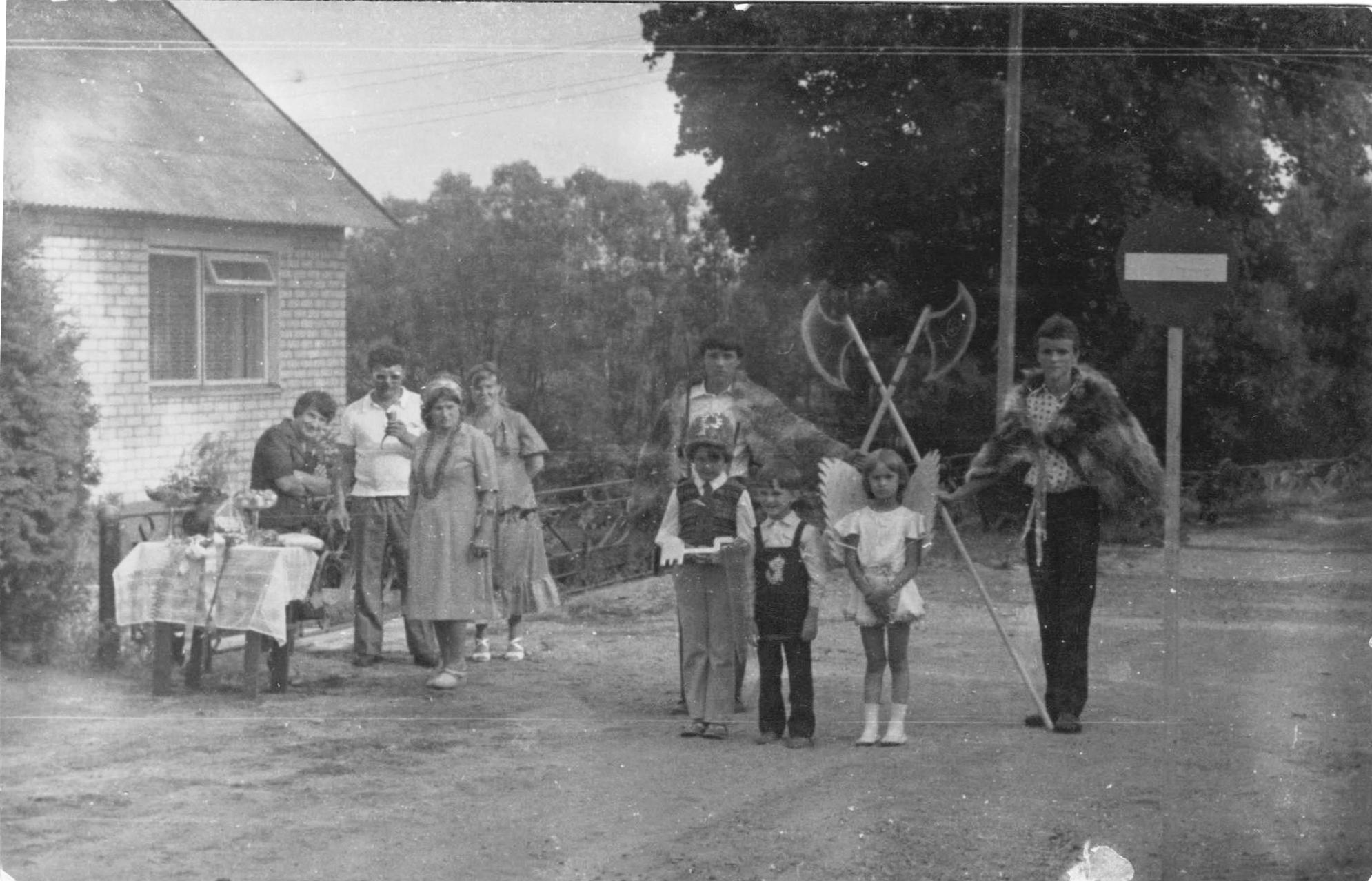 Kelio užtvarai vestuvininkams, 1982 m.