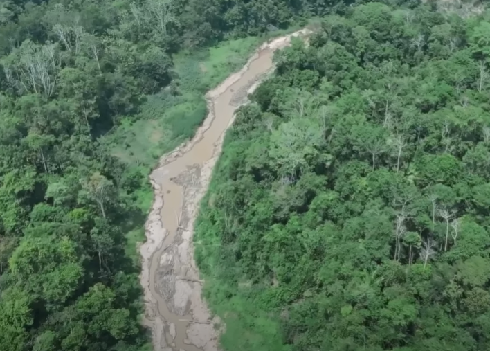 Išdžiūvusi Amazonės upė Brazilijoje. YouTube.com ekrano stop kadras