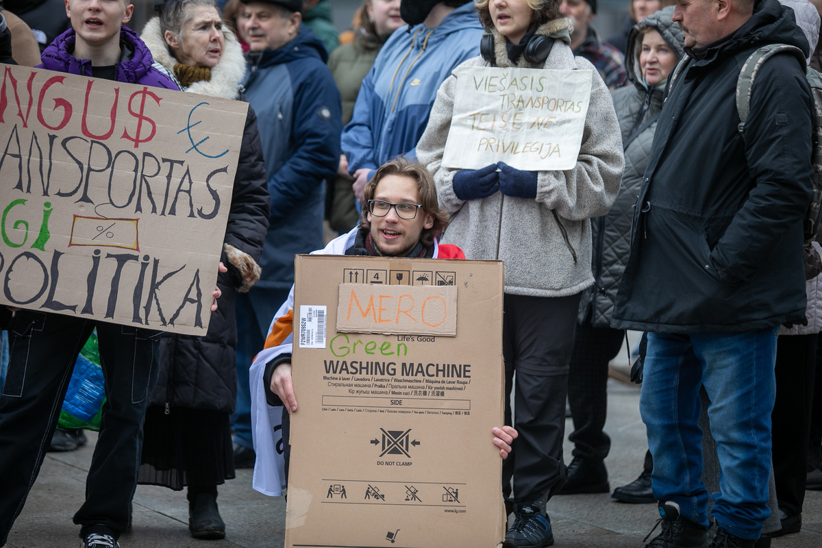 Protestas prieš viešojo transporto bilietų kainų pakėlimą. ELTA / Orestas Gurevičius