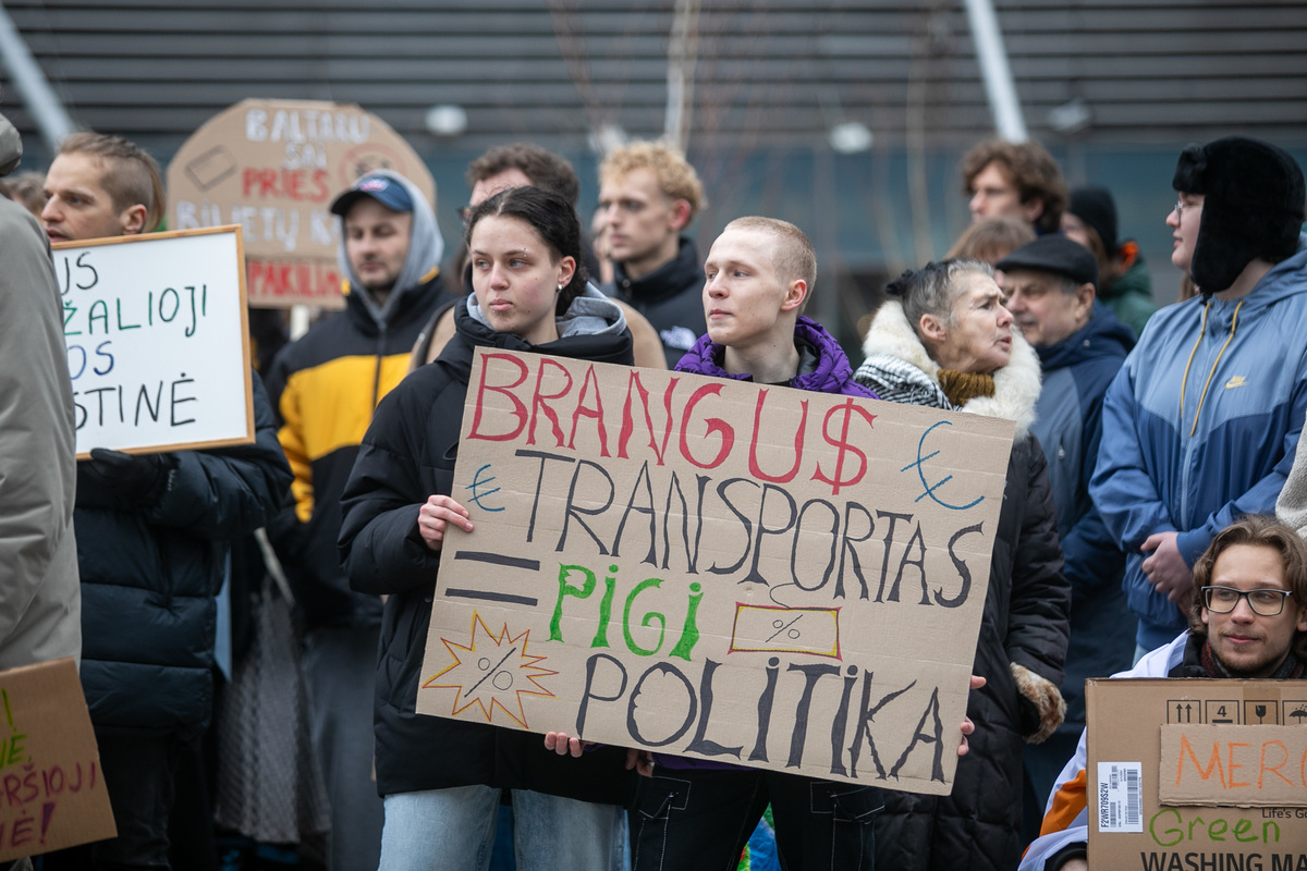 Protestas prieš viešojo transporto bilietų kainų pakėlimą. ELTA / Orestas Gurevičius