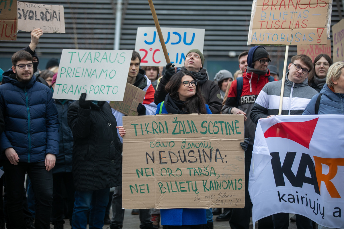 Protestas prieš viešojo transporto bilietų kainų pakėlimą. ELTA / Orestas Gurevičius