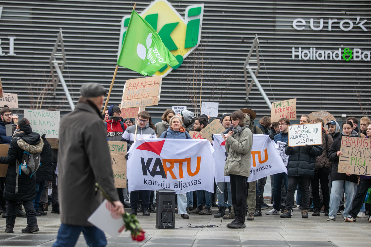 Protestas prieš viešojo transporto bilietų kainų pakėlimą. ELTA / Orestas Gurevičius