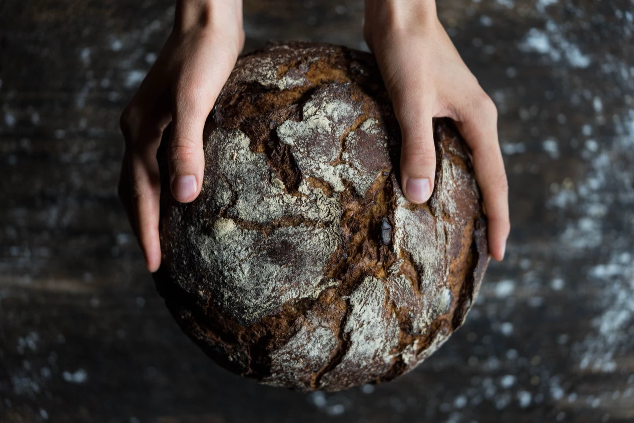 Kaip išlaikyti duoną atostogų metu? Maisto tinklaraštininkė pataria, ką daryti, kad duonos netektų išmesti