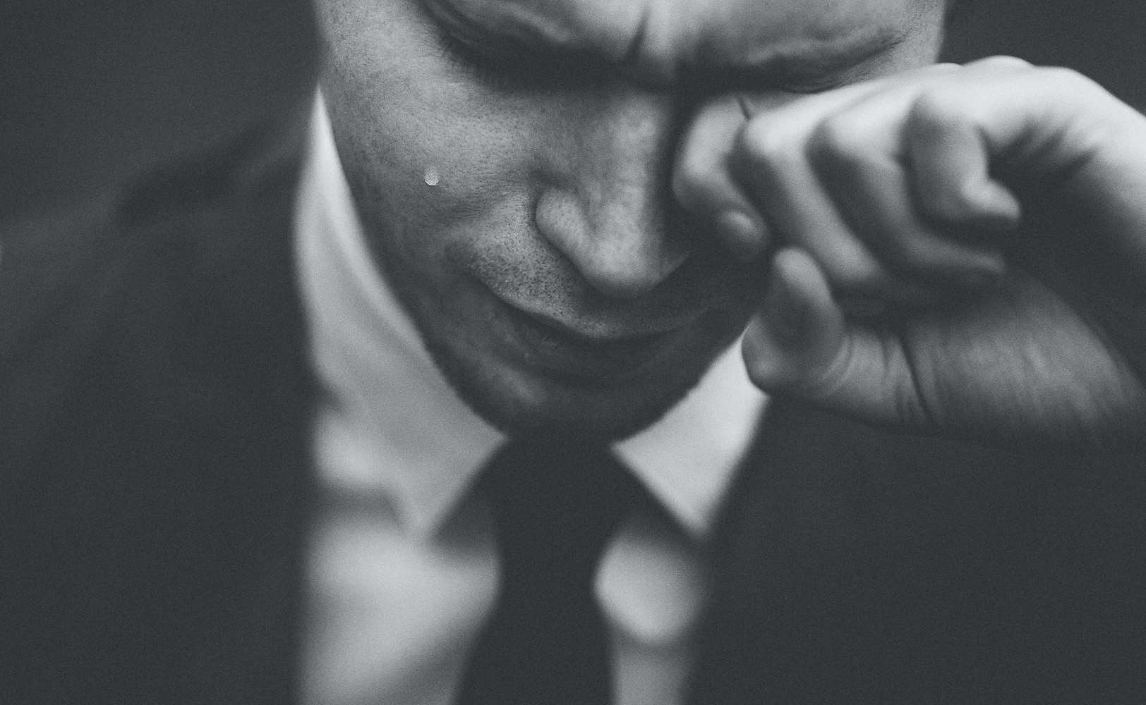 ETAPLIUS - Kaip išgyventi gedulo skausmą: svarbu neslopinti emocijų ir kalbėtis