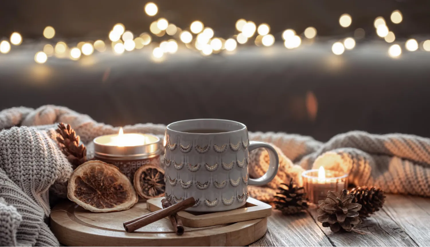 beautiful-christmas-cup-candles-blurred-background-with-bokeh