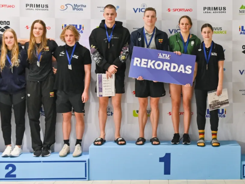 Rekordas priklauso D. Rapšiui, A. Želioniui, G. Tručinskaitei, E. Pociūtei. (Dariaus Kibirkščio, LTU Aquatics nuotr.)