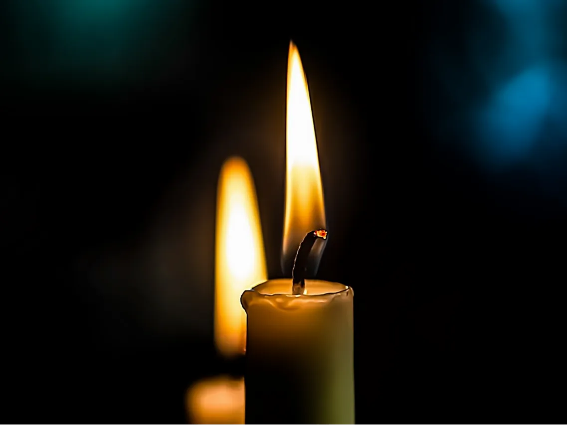 burning-candles-6768469_1280 (1)