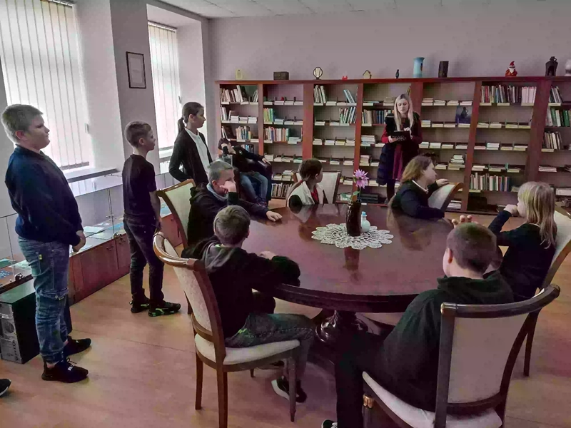 Bibliotekos darbuotojos kvietė susipažinti su Radviliškio kraštu