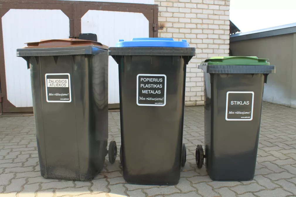 Šaltis Jurbarke trikdo žaliųjų atliekų išvežimą – pataria, ką daryti