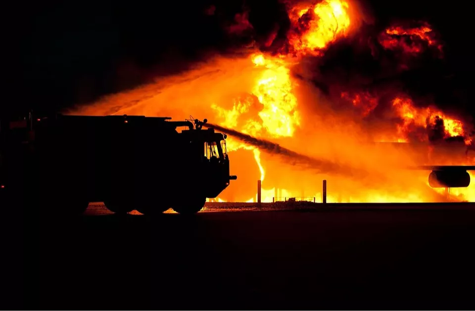 Rusijos regione, besiribojančiame su Ukraina, naftos bazėje kilo gaisras