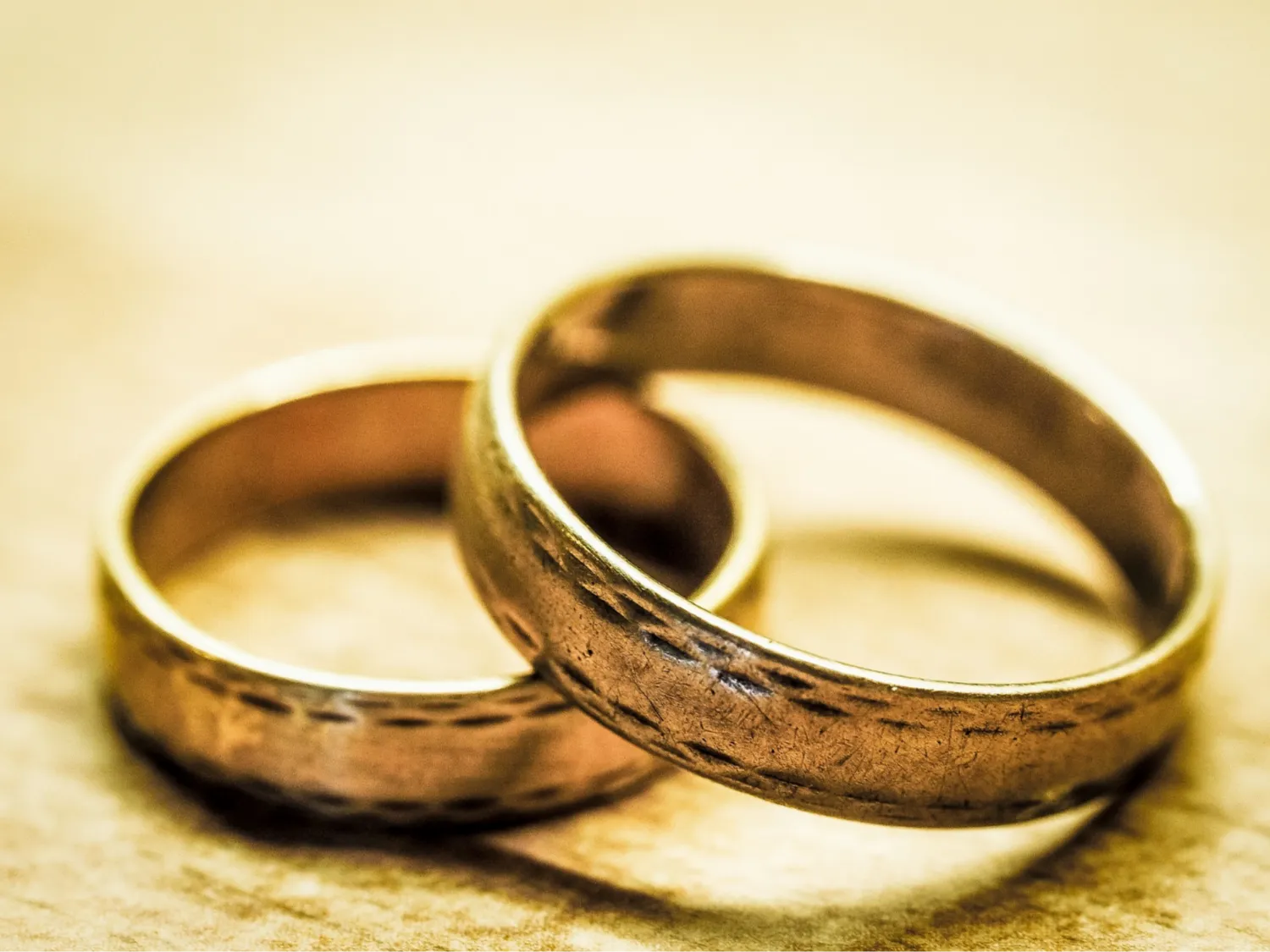 wedding-rings-949106_1920