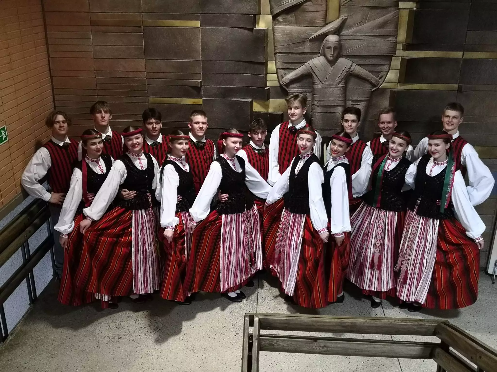 Jurbarko kultūros centro liaudiškų šokių kolektyvai pateko į nacionalinį konkursinio festivalio „Aguonėlė“ turą!