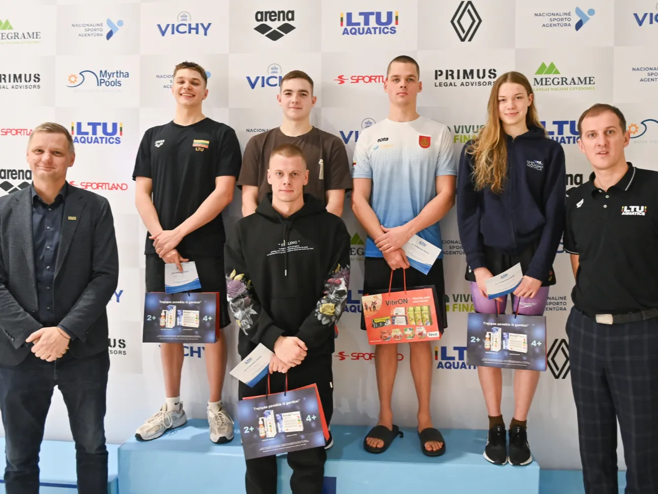 Geriausias šalies plaukimo čempionato plaukikas - D. Rapšys (centre) (Dariaus Kibirkščio, LTU Aquatics nuotr.)
