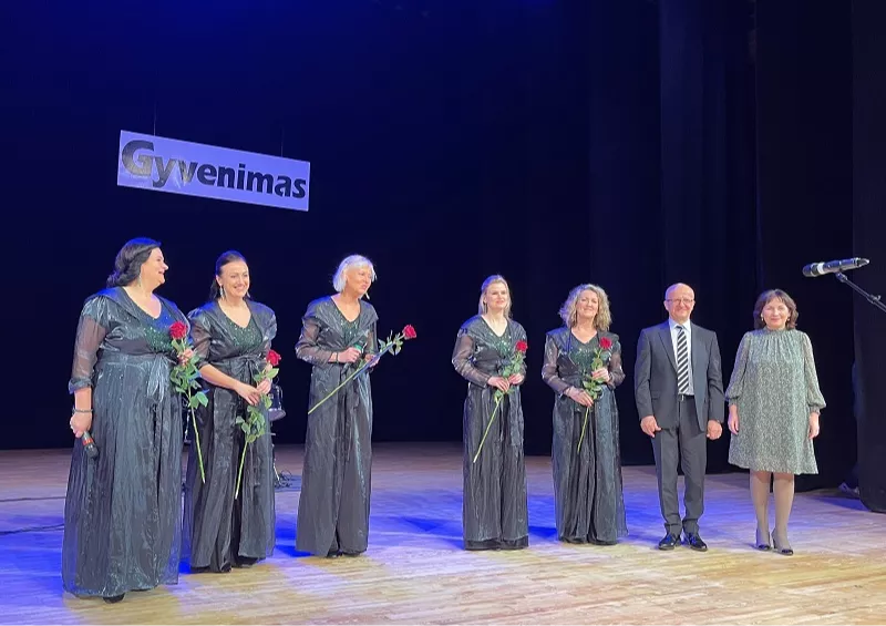 „Gyvenimo“ Padėkos šventėje Savivaldybės nominacija įteikta Prienų ansambliui „Aksomas“