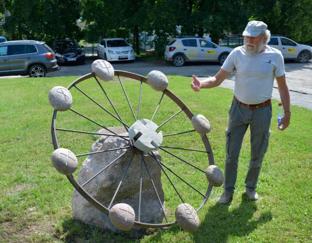 J. Vaicekauskas. Skulptūra „Rėdos ratas“. 