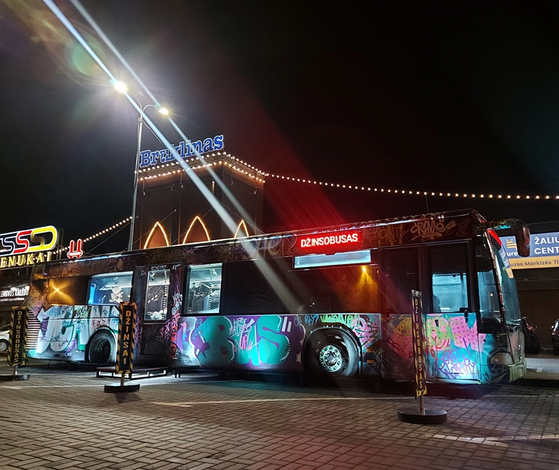 Originali naujiena Šiauliuose – Džinsobusas
