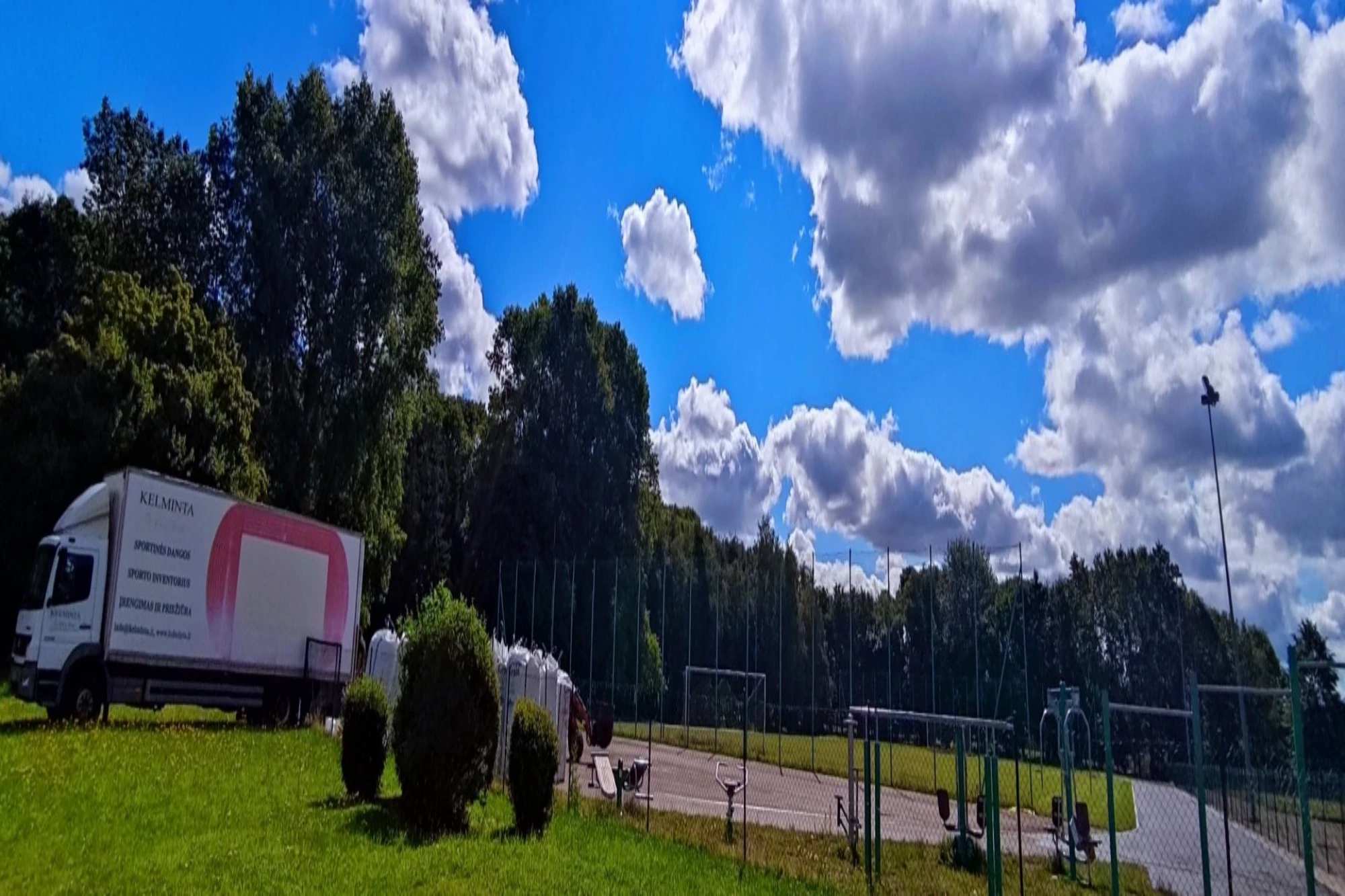 Darbai „Vėtrungės“ gimnazijos stadione