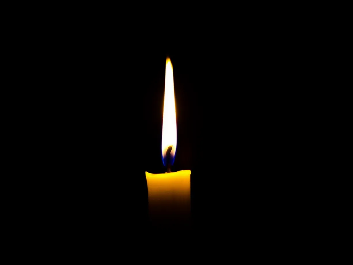 one-romance-romantic-candle-memorial_1232-3535