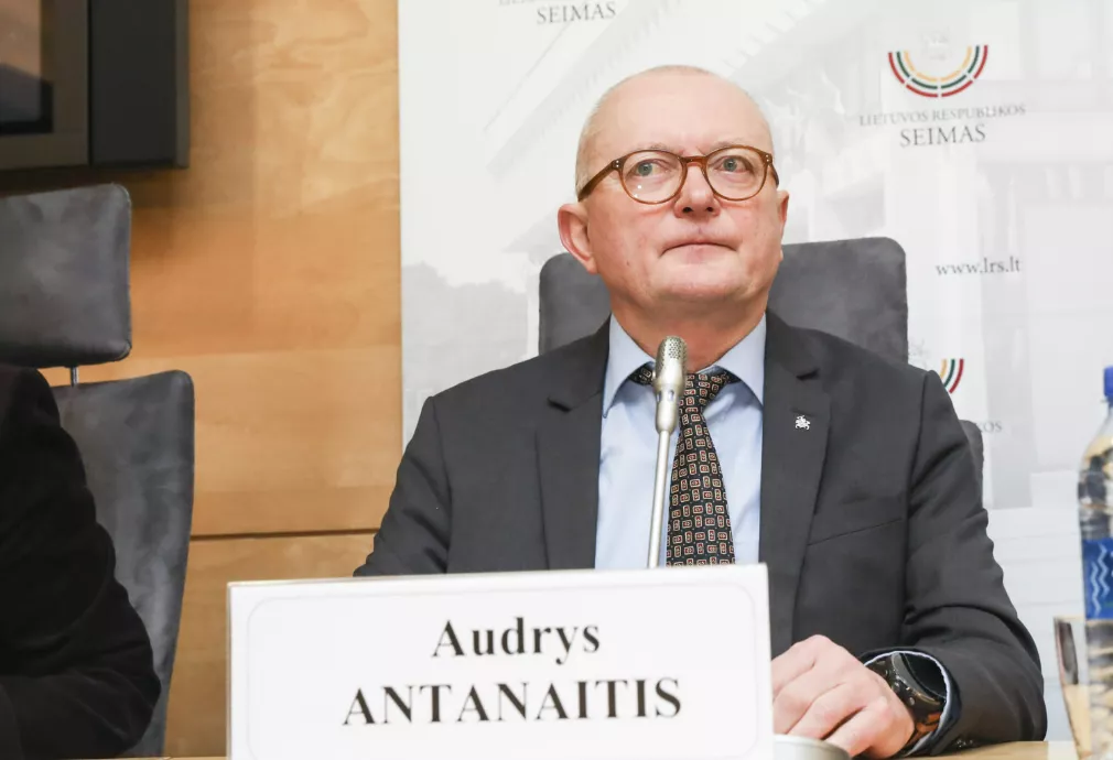 Pasibaigus kadencijai Seimas atleido A. Antanaitį iš Valstybinės lietuvių kalbos komisijos pirmininko pareigų