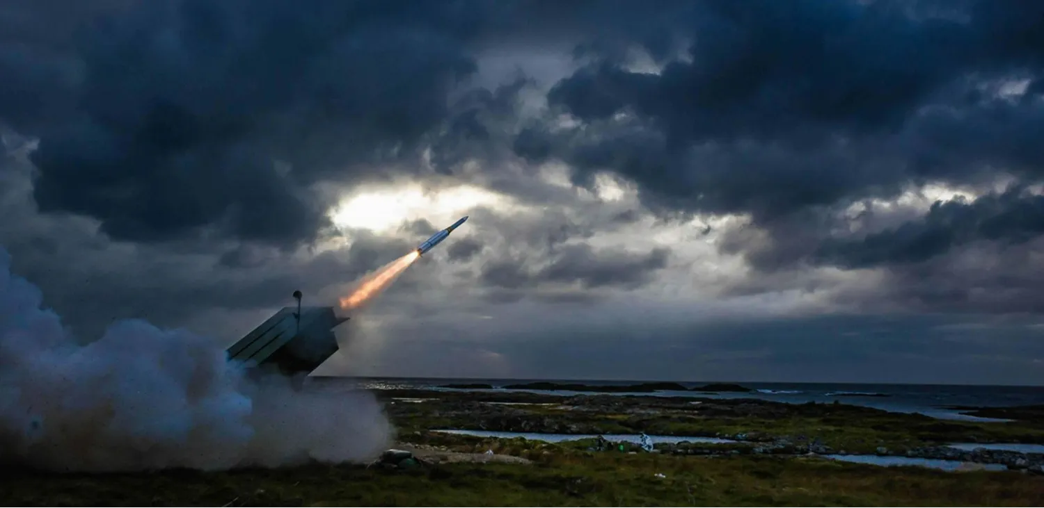 AMRAAM raketa (Raytheon Missiles and Defense nuotr.)