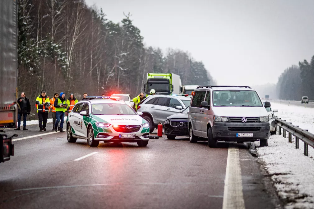 Po avarijos Širvintų rajone atnaujintas eismas kelyje Vilnius-Panevėžys