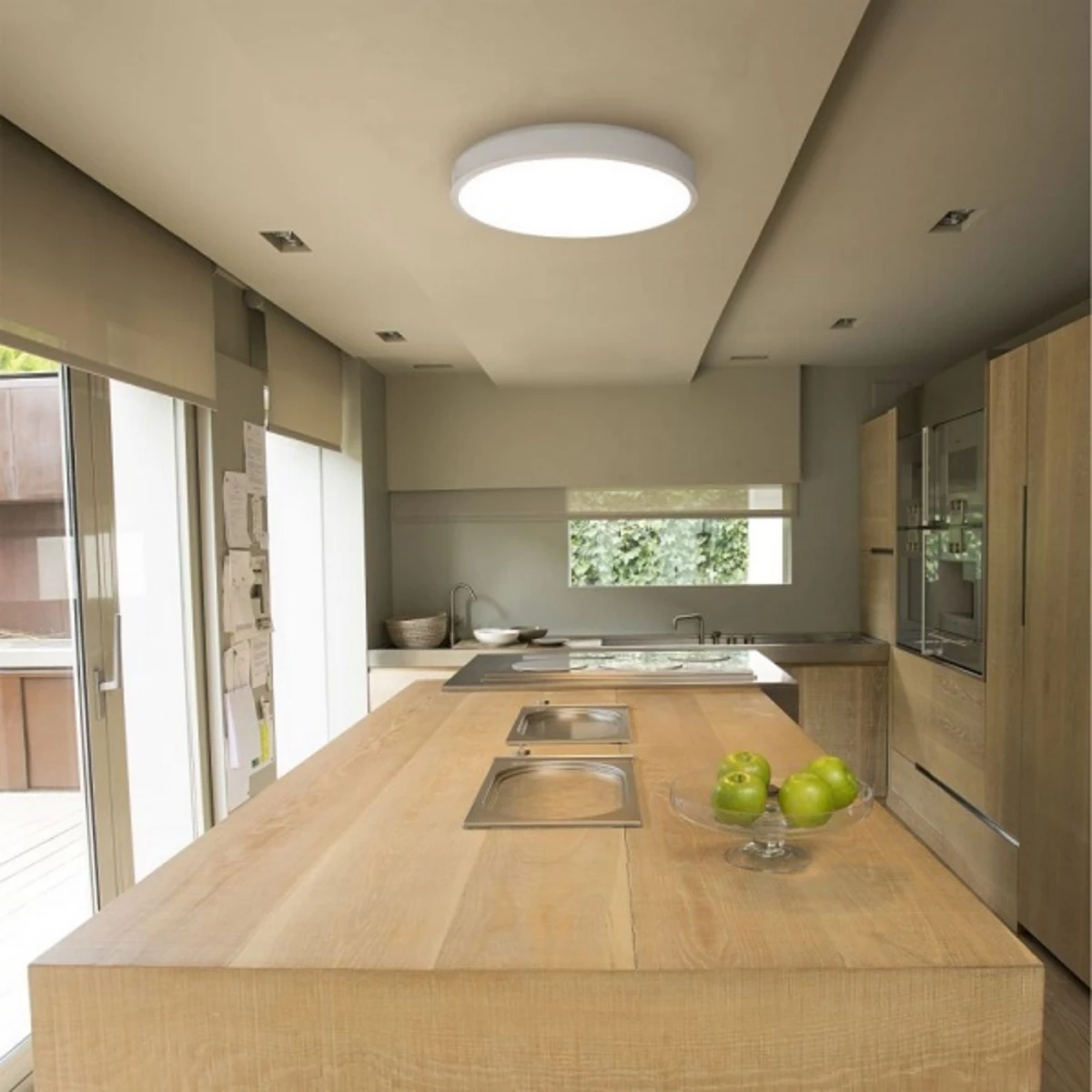 Įmontuojami šviestuvai virtuvėje, kaip išsiplanuoti apšvietimą?