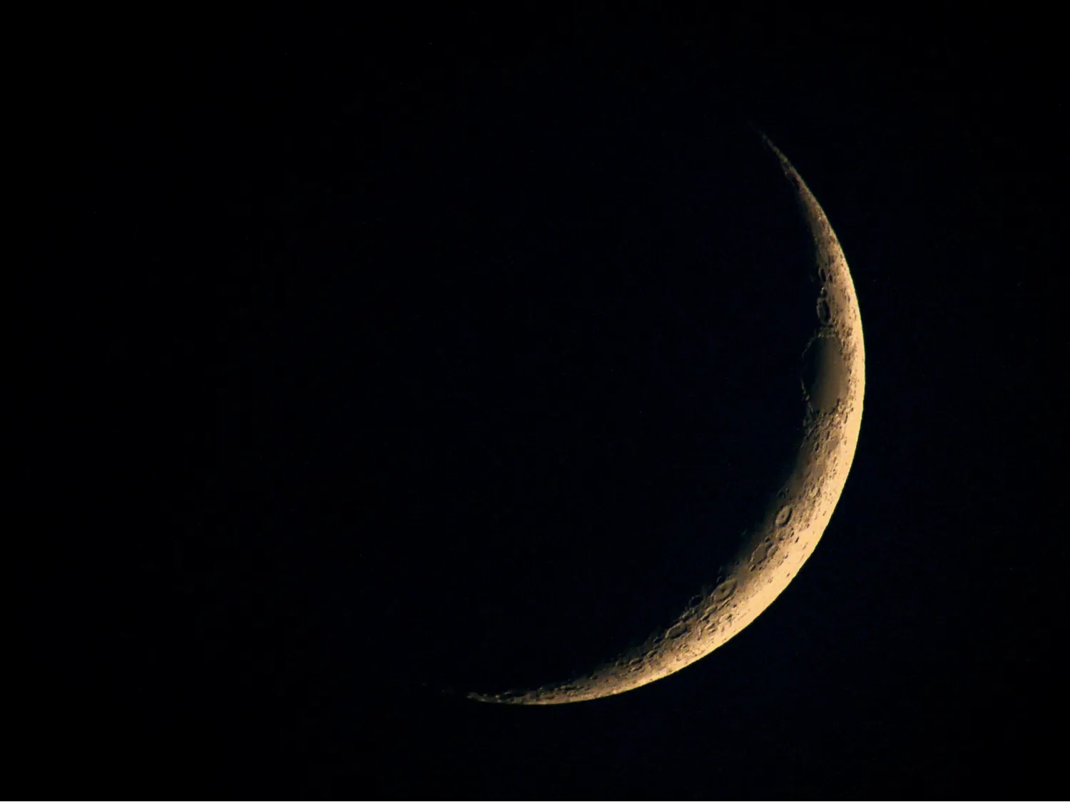 closeup-shot-crescent-moon