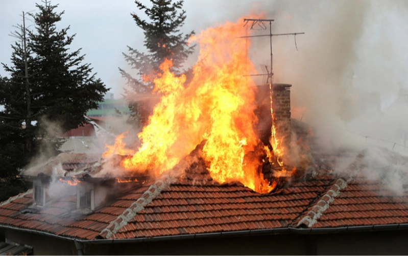 Vanduo būstus sugadina dažniau, tačiau labiausiai kenčiama nuo ugnies: kaip to išvengti?