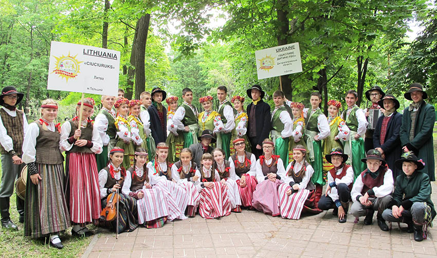 Kijeve žemaičių tradicinę kultūrą pristatė vaikų jaunimo folkloro ansamblis „Čiučiuruks“
