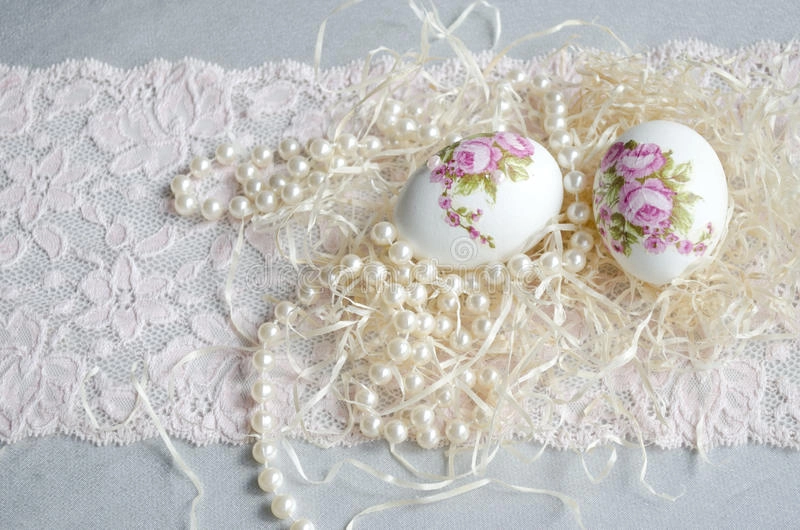 easter-egg-decoupage-lace-pearl-decoration-39665842.jpg