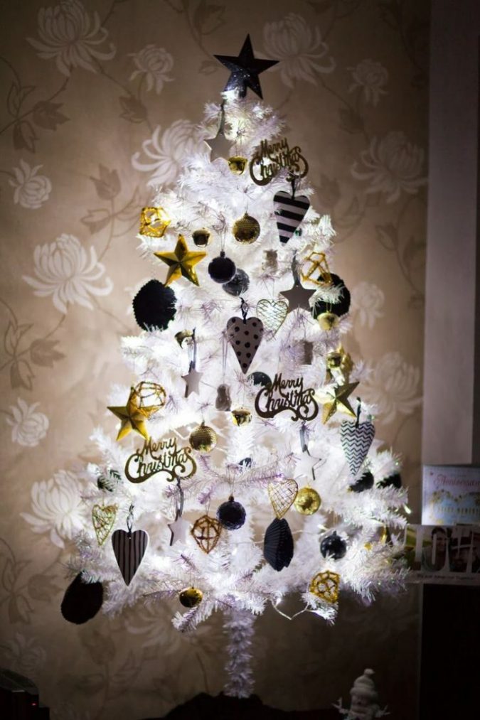 white-christmas-tree-with-black-and-gold-decoratio.jpeg