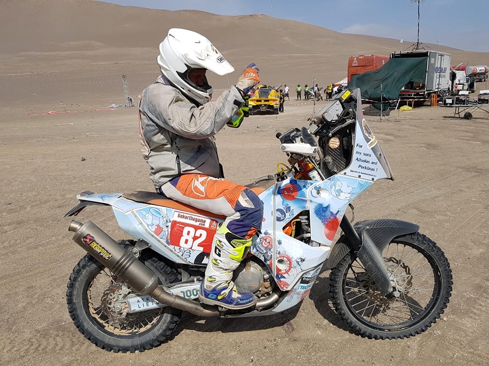 Šeštame Dakaro ralio etape B. Bardausko motociklo navigacinė įranga nesiunčia signalo