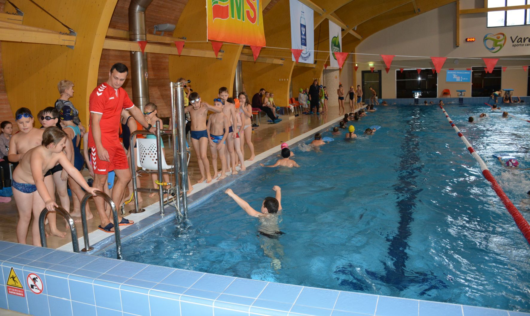 varenos-sporto-centro-plaukimo-projekto-dalyviai-renginio-metu.jpg