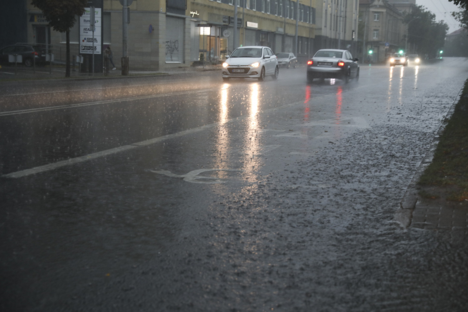 Kelininkai: eismo sąlygas sunkins lietus ir stiprėjantis vėjas
