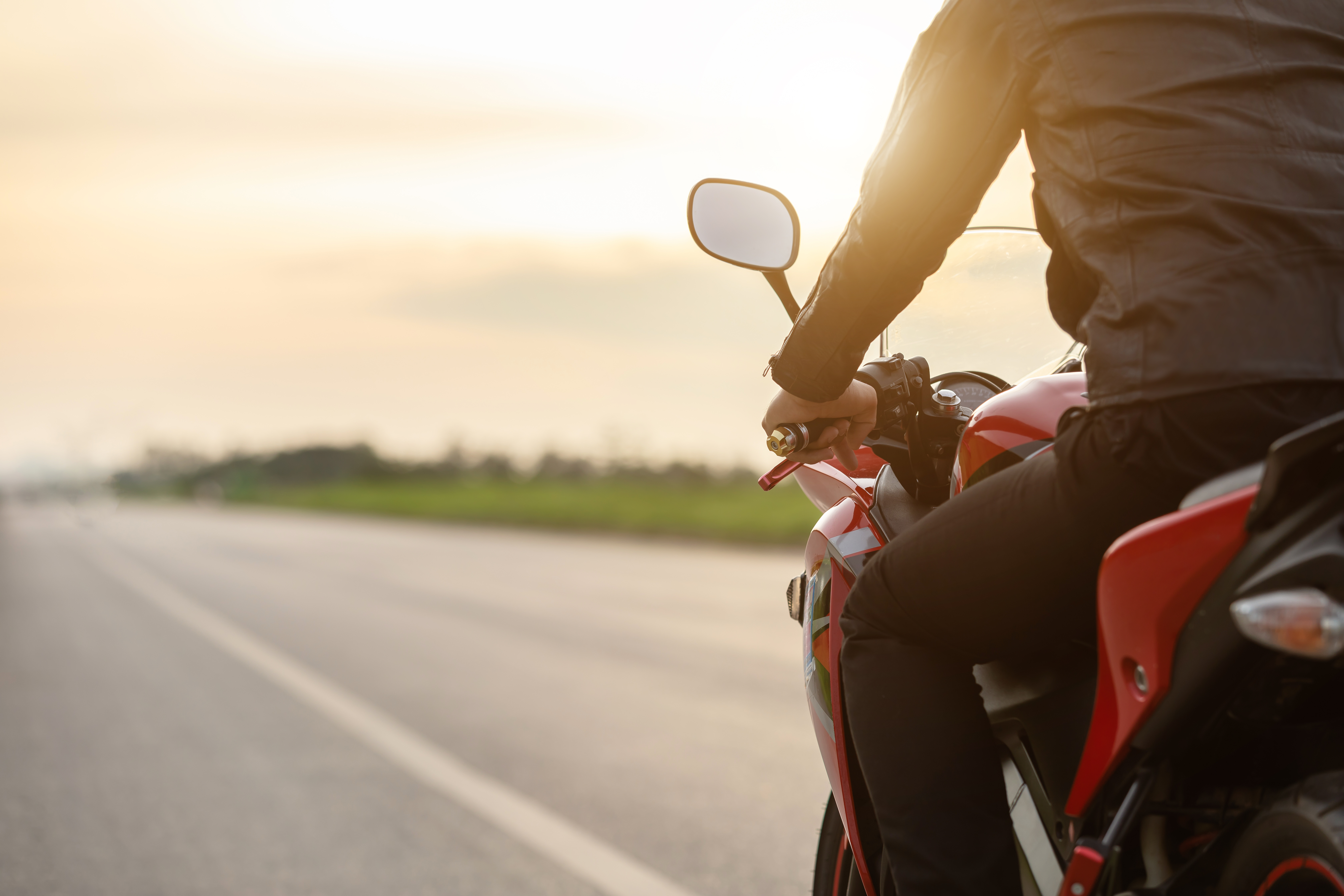 Už greičio viršijimą motociklininkai ir automobilininkai bus baudžiami taip pat