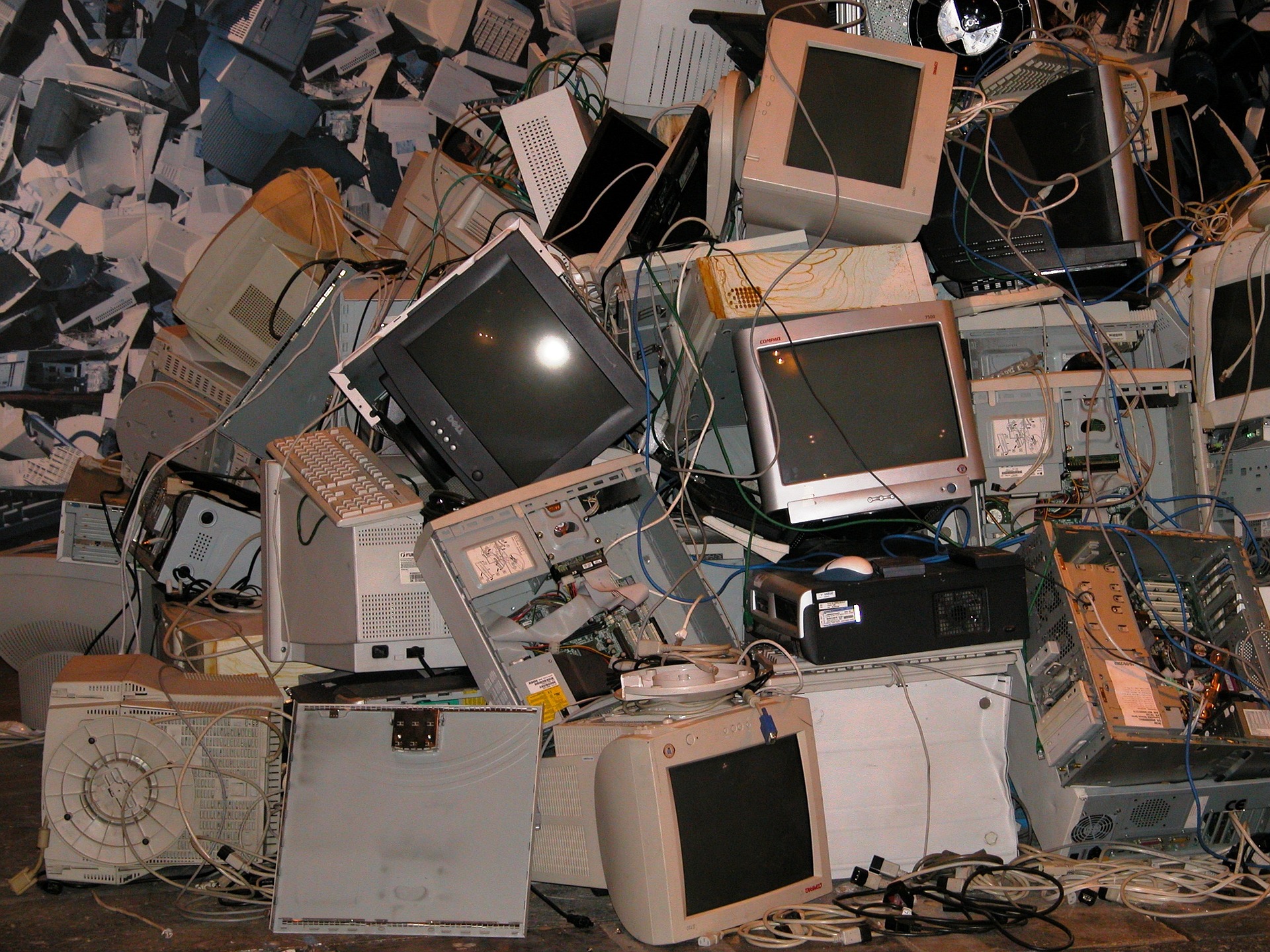 Kur reikėtų dėti buitinės technikos ir elektronikos atliekas?