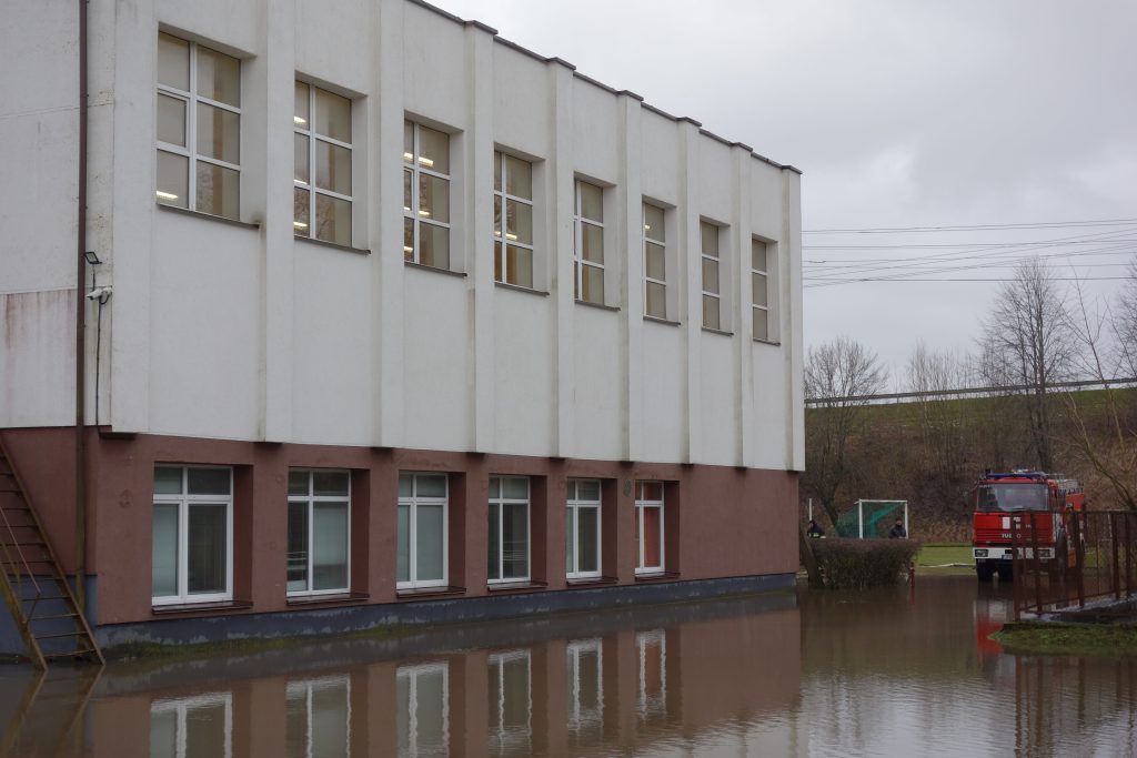 Potvynis nepagailėjo Kartenos mokyklos