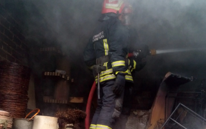Klaipėdos rajone atvira liepsna degė namas