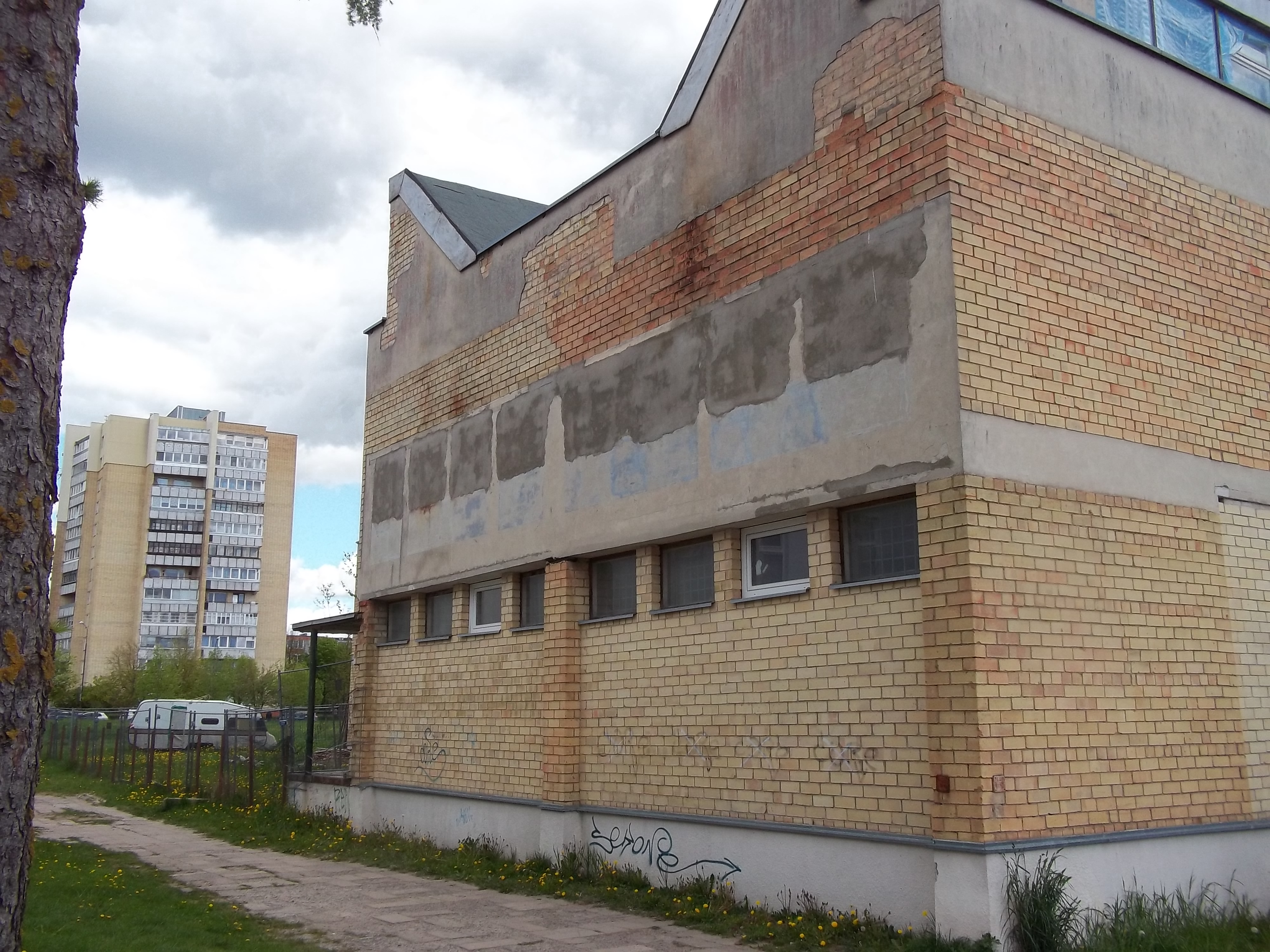 Vaizdą gadina apleistas pastatas
