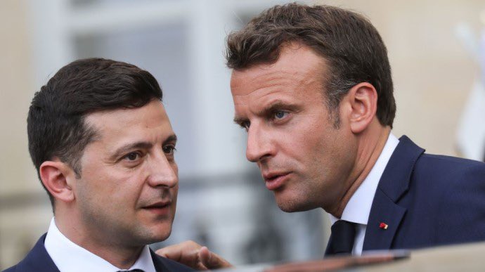 E. Macronas: Prancūzija tieks daugiau ginklų Ukrainai (papildyta)